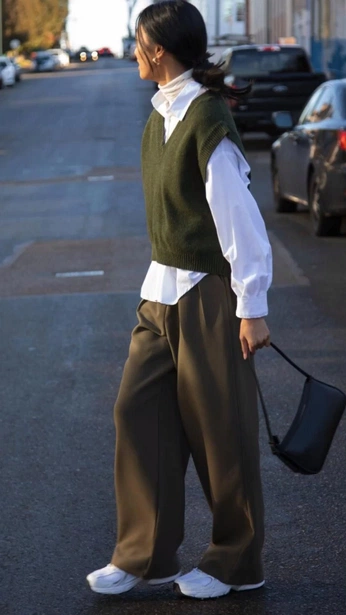 A cover of "HEN" cluster. The owner is baygrphcs. The cluster consists of 3 elements.