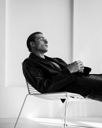 A cover of "personality shoot" cluster. The owner is bhiii. The cluster consists of 1 element.