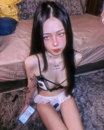 A cover of "𝔅𝔯𝔬𝔨𝔢𝔫𝔏𝔞𝔫𝔡" cluster. The owner is dakory. The cluster consists of 27 elements.