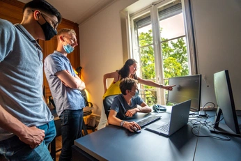 A cover of "PMG" cluster. The owner is premomediagroup. The cluster consists of 12 elements.