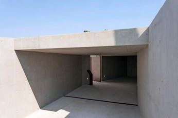 A cover of "Architecter" cluster. The owner is maykim. The cluster consists of 4 elements.