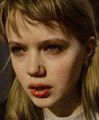 A cover of "Reference photo" cluster. The owner is flifloflu. The cluster consists of 61 elements.