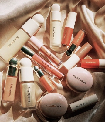 A cover of "PRODUCT PHOTOGRAPHY" cluster. The owner is aileenwallace. The cluster consists of 84 elements.