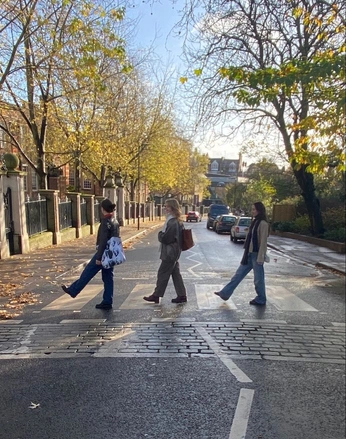 A cover of "London" cluster. The owner is myyuniia. The cluster consists of 24 elements.