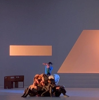 A cover of "to live is to move" cluster. The owner is anna.rosenbluth. The cluster consists of 18 elements.