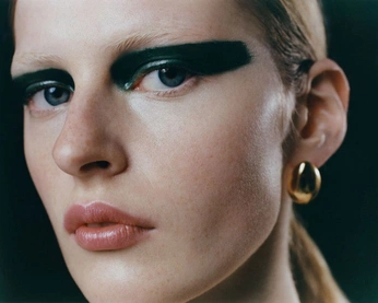 A cover of "Claire" cluster. The owner is ashleywalia. The cluster consists of 4 elements.