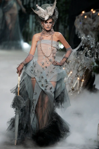 A cover of "belle époque" cluster. The owner is sofiabacca. The cluster consists of 23 elements.