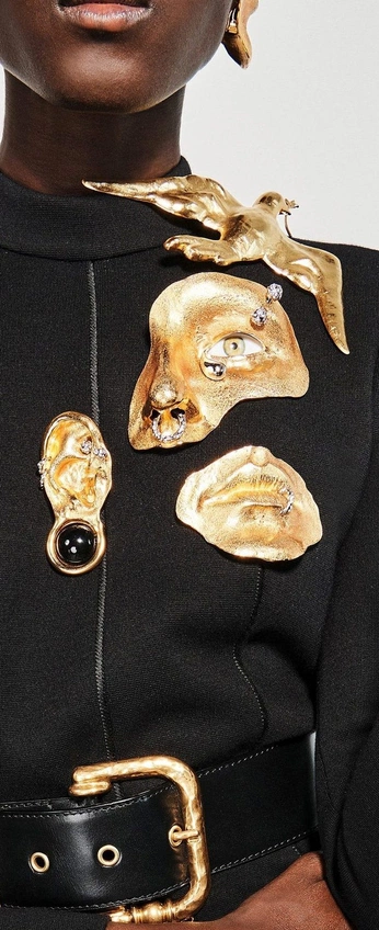 A cover of "Blingbright" cluster. The owner is arisaphire. The cluster consists of 3 elements.