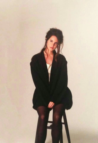 A cover of "Lana ❤️" cluster. The owner is camilyrose0. The cluster consists of 2 elements.