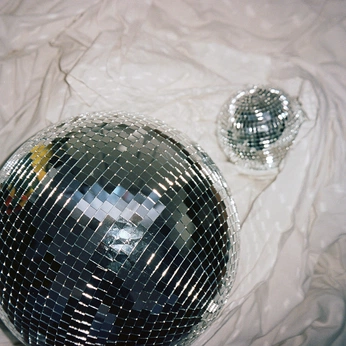 A cover of "indie sleaze" cluster. The owner is 555chloe. The cluster consists of 19 elements.