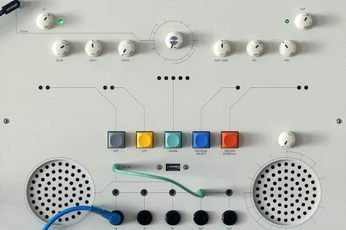 A cover of "analogue" cluster. The owner is dream. The cluster consists of 18 elements.