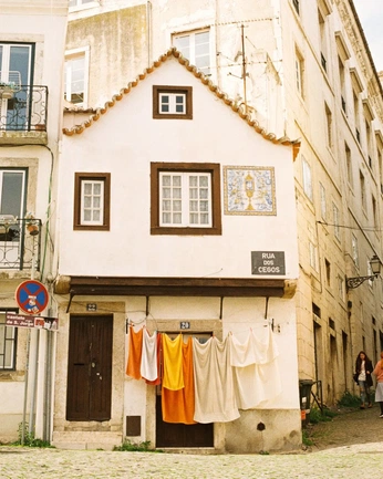 A cover of "City vibes" cluster. The owner is taniabdarling. The cluster consists of 12 elements.