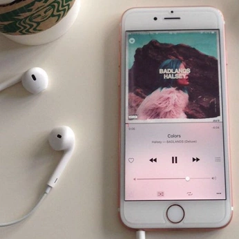 A cover of "star 🌈👾" cluster. The owner is paperclovers. The cluster consists of 6 elements.