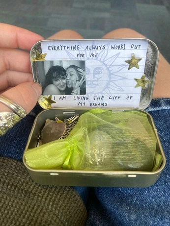 A cover of "SENTIMENTAL GIFT IDEAS" cluster. The owner is ghealey. The cluster consists of 3 elements.