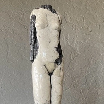 A cover of "Art" cluster. The owner is poetandthebench. The cluster description is "emerging artists in our gallery". The cluster consists of 10 elements.