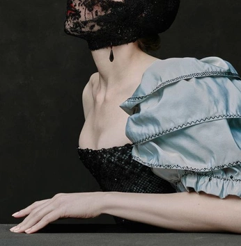 A cover of "photo" cluster. The owner is darinaselischeva. The cluster consists of 7 elements.