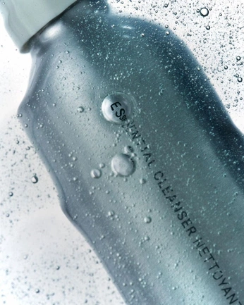 A cover of "liquid" cluster. The owner is deliciousdrawer. The cluster consists of 6 elements.