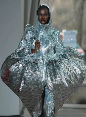 A cover of "couture" cluster. The owner is madisonlcollins. The cluster consists of 10 elements.