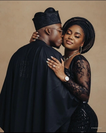 A cover of "Bev & Ezikel" cluster. The owner is eoshilagun. The cluster consists of 9 elements.