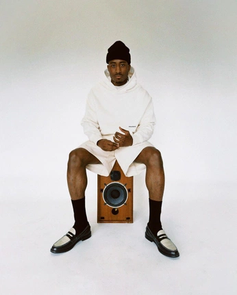 A cover of "bomaachi" cluster. The owner is jhanvishah. The cluster description is "STYLING: caps, sunglasses, scarfs, socks, rings, belts, watch, keys". The cluster consists of 39 elements.