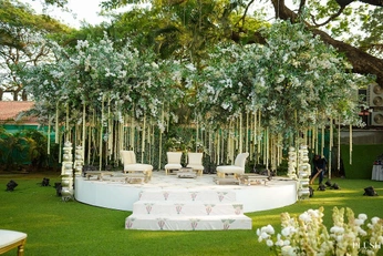 A cover of "v’swedding" cluster. The owner is vaidehippatel. The cluster consists of 2 elements.