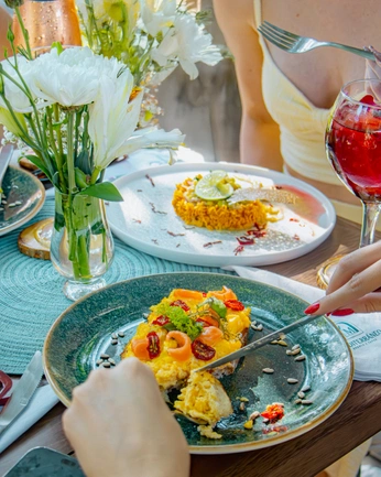 A cover of "SUMMER BRUNCH" cluster. The owner is mafer.gomez. The cluster consists of 8 elements.