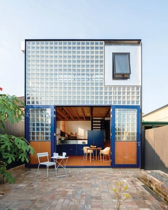 A cover of "books in homes" cluster. The owner is hdylai. The cluster description is "(i want to live amongst all my things)". The cluster consists of 10 elements.