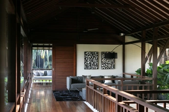 A cover of "Bali villas" cluster. The owner is rok.sivante. The cluster consists of 4 elements.