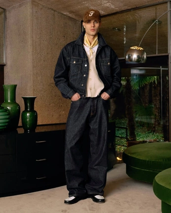 A cover of "ONE LAST RUN PHOTO REFS" cluster. The owner is elysianclo. The cluster consists of 13 elements.