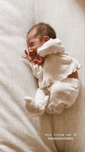 A cover of "bébé" cluster. The owner is sophiegr. The cluster consists of 1 element.