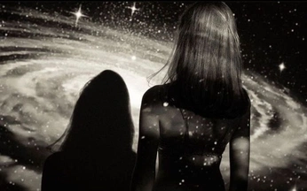 A cover of "DEEP FEMININE" cluster. The owner is thelover. The cluster consists of 12 elements.