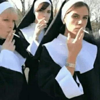 A cover of "Femme Fatale" cluster. The owner is wanabecoconut. The cluster consists of 4 elements.