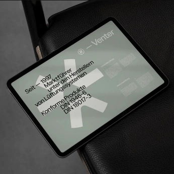 A cover of "e ink" cluster. The owner is anita.abadia. The cluster consists of 20 elements.