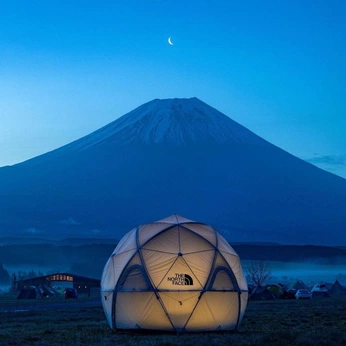 A cover of "Light" cluster. The owner is tomturner. The cluster consists of 2 elements.