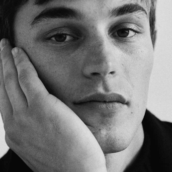 A cover of "EYES" cluster. The owner is kris. The cluster consists of 10 elements.