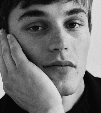 A cover of "portraits" cluster. The owner is eugee. The cluster consists of 1 element.