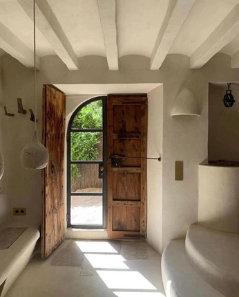 A cover of "interior" cluster. The owner is heytomek. The cluster consists of 153 elements.