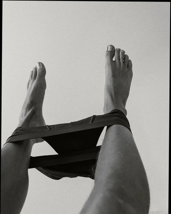 A cover of "feet 🦶" cluster. The owner is vibewithlexy. The cluster consists of 12 elements.