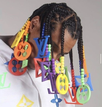 A cover of "Louis Vuitton" cluster. The owner is culturecaptures. The cluster consists of 3 elements.