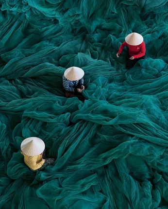 A cover of "people and space" cluster. The owner is aliasger. The cluster consists of 2 elements.