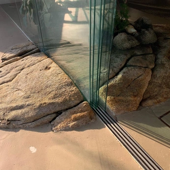 A cover of "Living Quarters" cluster. The owner is oliverfrometa. The cluster consists of 5 elements.