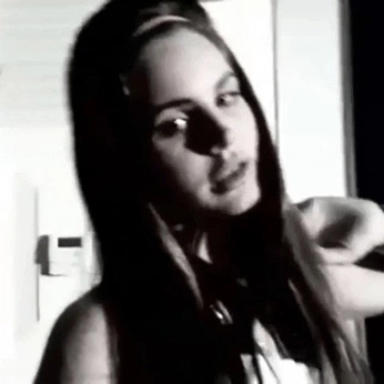 A cover of "Vids" cluster. The owner is dilaraz. The cluster consists of 17 elements.