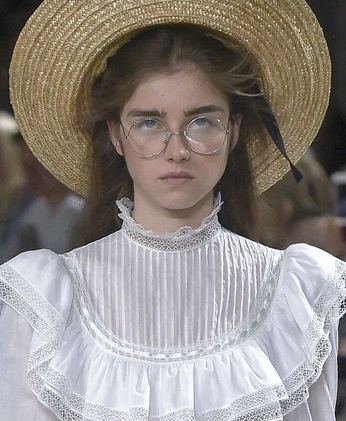 A cover of "Clothing Expression" cluster. The owner is dirtcreature. The cluster consists of 13 elements.