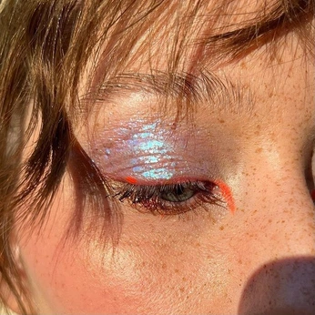 A cover of "Eyelids" cluster. The owner is slumberqueen. The cluster consists of 2 elements.