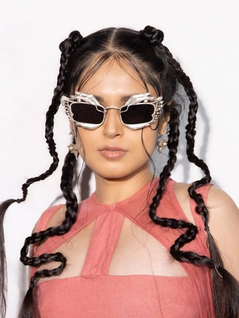 A cover of "lunette" cluster. The owner is syringa. The cluster consists of 9 elements.