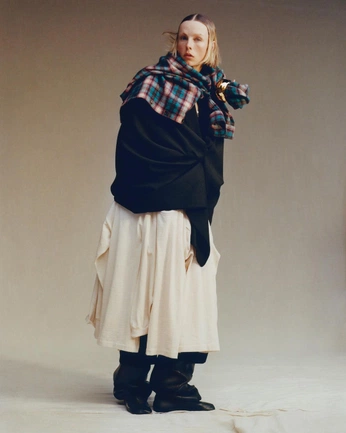 A cover of "salikas" cluster. The owner is konciute.m. The cluster consists of 3 elements.