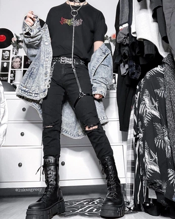 A cover of "(OC) roux masculine" cluster. The owner is yintwined. The cluster consists of 7 elements.