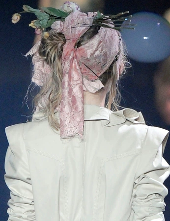 A cover of "vivienne westwood" cluster. The owner is bellahorn. The cluster consists of 3 elements.