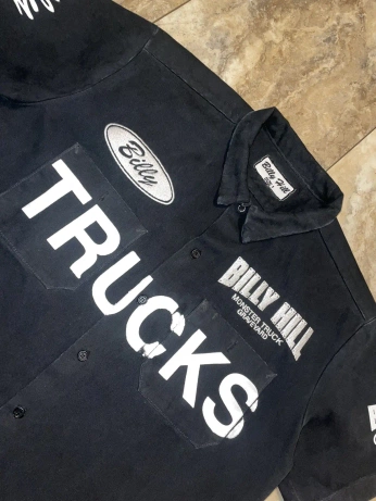 A cover of "THE SHOP -- 002" cluster. The owner is thesamd. The cluster consists of 33 elements.