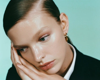 A cover of "PHOTO LIGHTNING" cluster. The owner is dunyaworldwide. The cluster consists of 16 elements.